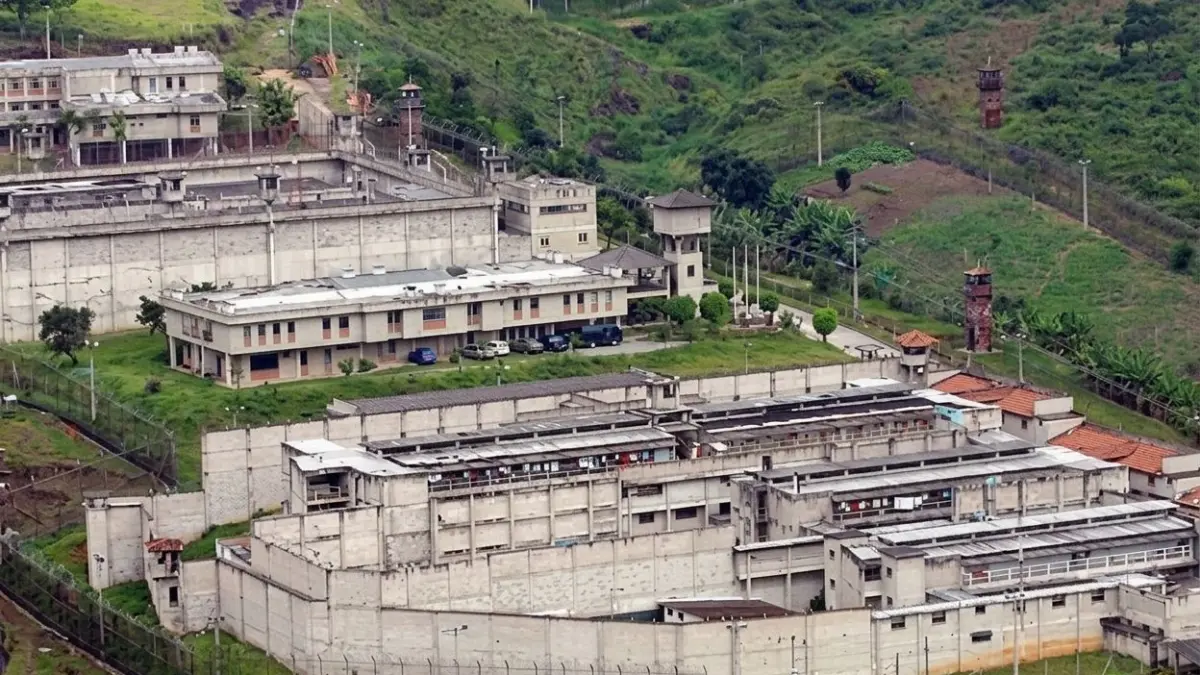Con PS5, parrilladas y aire acondicionado: así era la vida de lujo en la cárcel de Itagüí

El operativo ocurrió tras una parranda vallenata que se realizó en las instalaciones sin permiso del Inpec.

Detalles⬇️