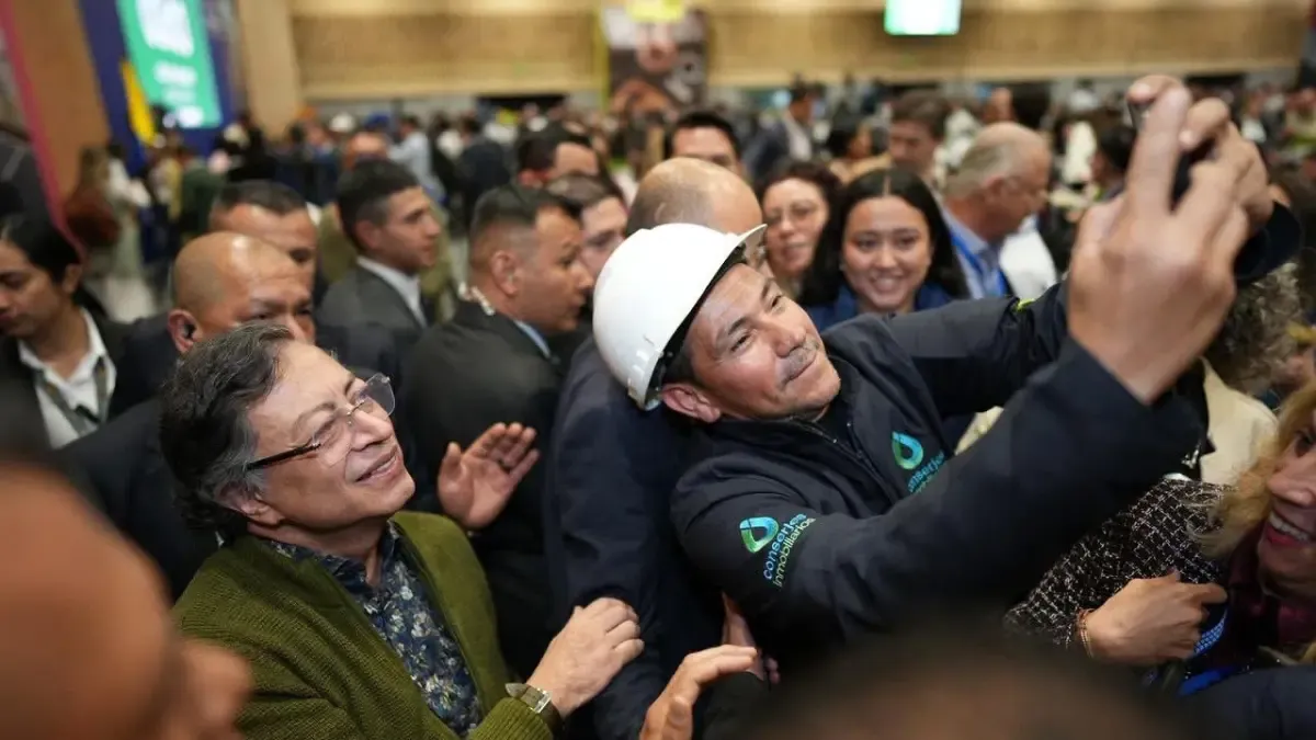 The Story Behind the Booing of Petro at the Americas Macrorrueda and the President's Curious Response