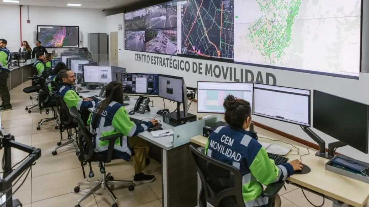 Bogotá lanza sistema con 10.000 cámaras como estrategia para reducir trancones e incidentes viales

La operación se fundamenta en la integración de recursos humanos y herramientas tecnológicas de última generación.

Detalles ⬇️