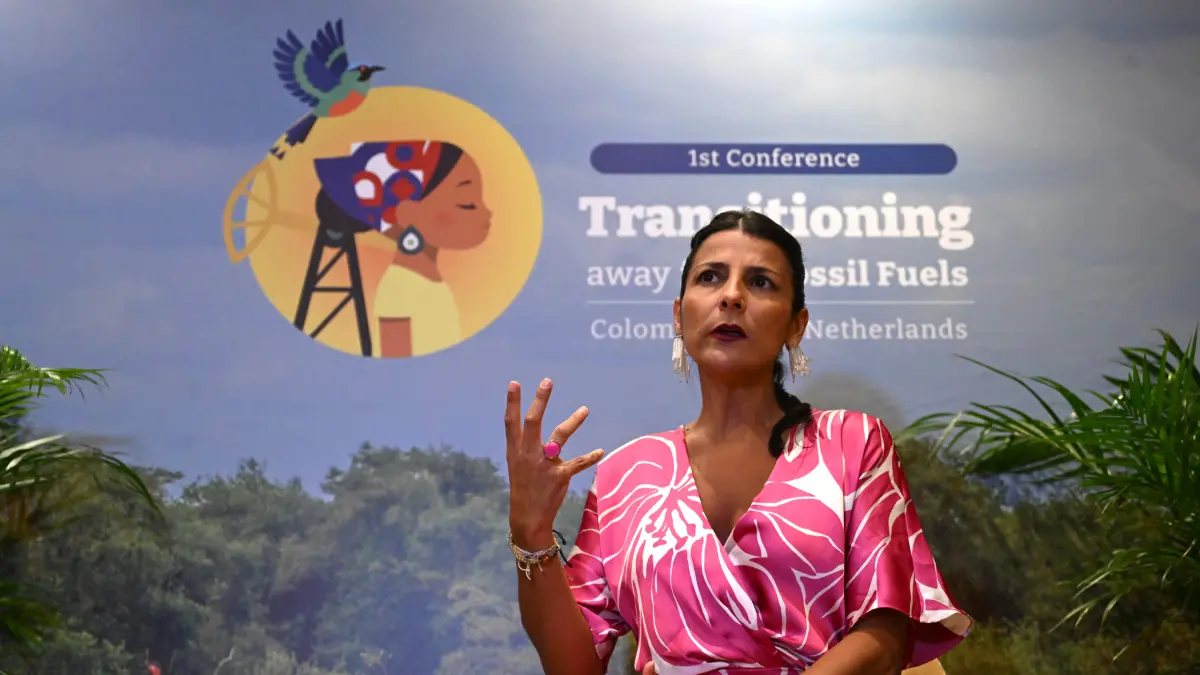 Colombia busca liderar un 'nuevo poder' climático sin las grandes potencias fósiles: Minambiente

La ministra Irene Vélez (@IreneVelezT-), afirmó que el multilateralismo climático enfrenta límites por vetos y lobby petrolero.

Detalles ⬇️