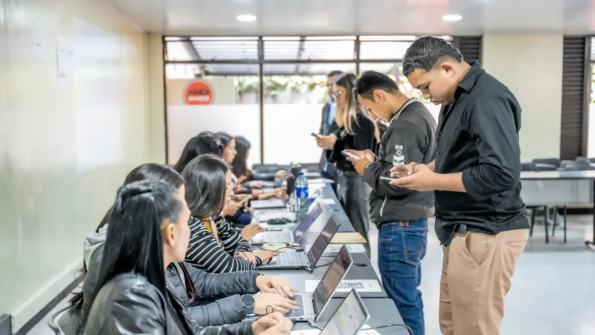 Bogotá abre más de 3.550 vacantes laborales con impulso del sector construcción y ferias presenciales

Las oportunidades están dirigidas a perfiles diversos, desde básicos hasta profesionales en varios sectores.

Detalles ⬇️