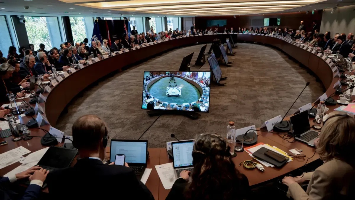 AIE @aie advierte que el mundo enfrenta la mayor crisis energética de su historia por guerra en Oriente Medio

El cierre del estrecho de Ormuz y el alza del petróleo elevan la presión sobre mercados globales y suministro.

Detalles ⬇️