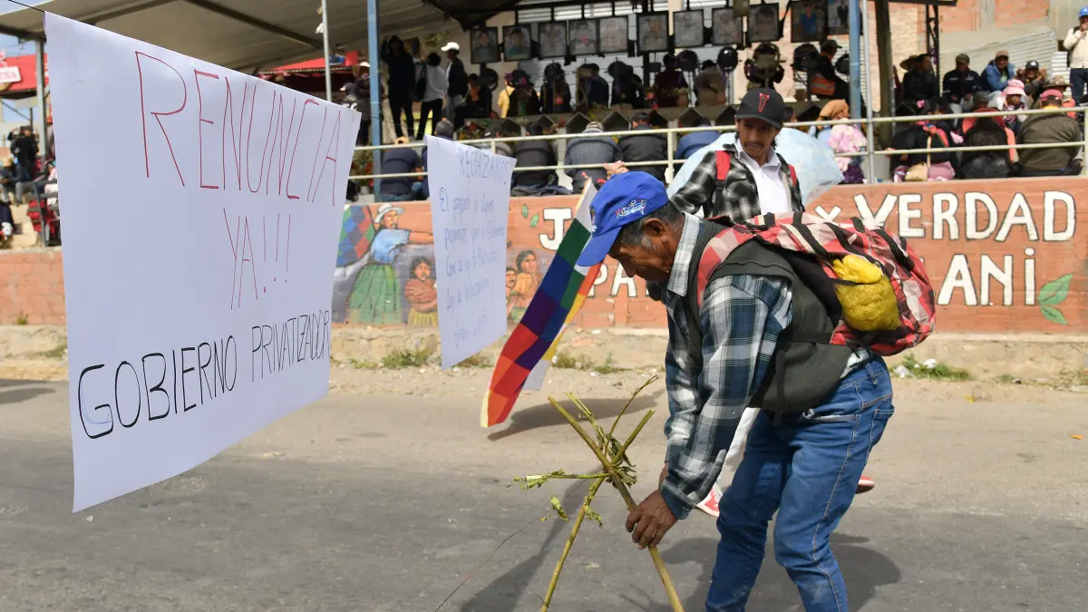 Bolivia expulsa a embajadora de Colombia tras declaraciones de Petro sobre crisis interna en el gobierno Paz
