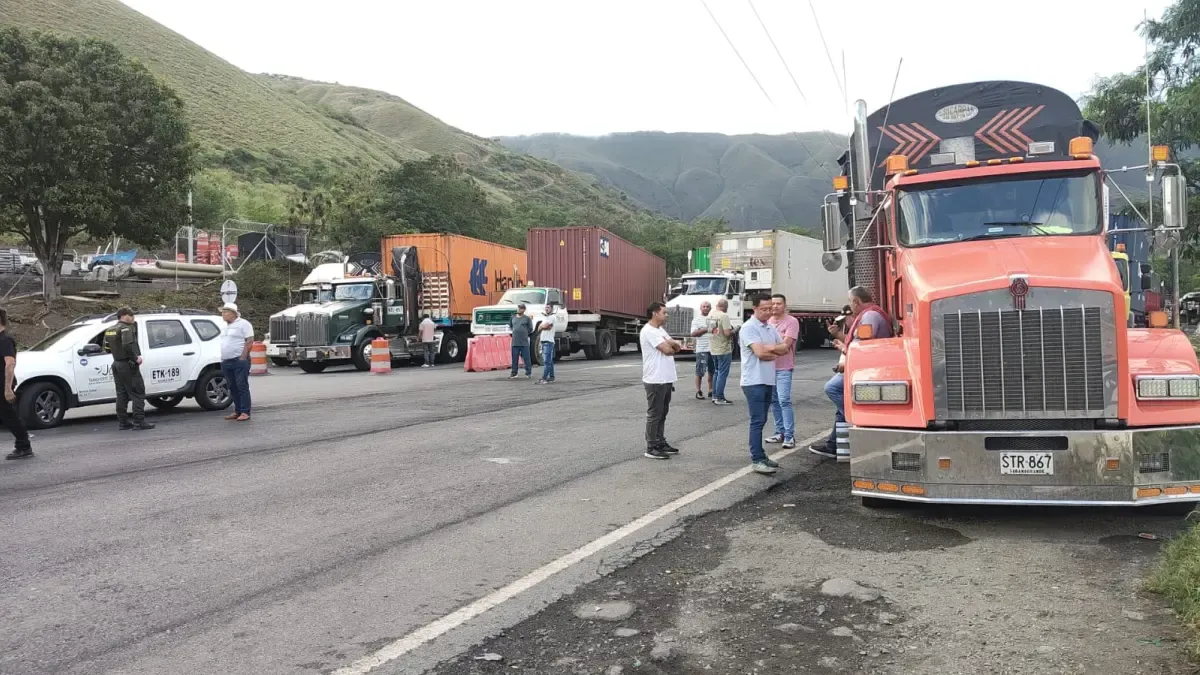 ¿Por qué está cerrada la vía Buenaventura y cuánto dinero está perdiendo el país por el bloqueo?