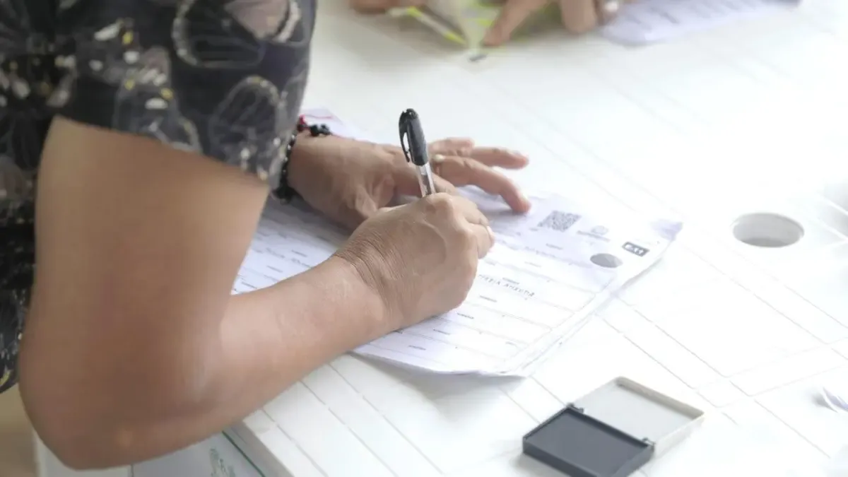 Más de un millón de colombianos en el exterior podrán votar en las presidenciales desde este lunes