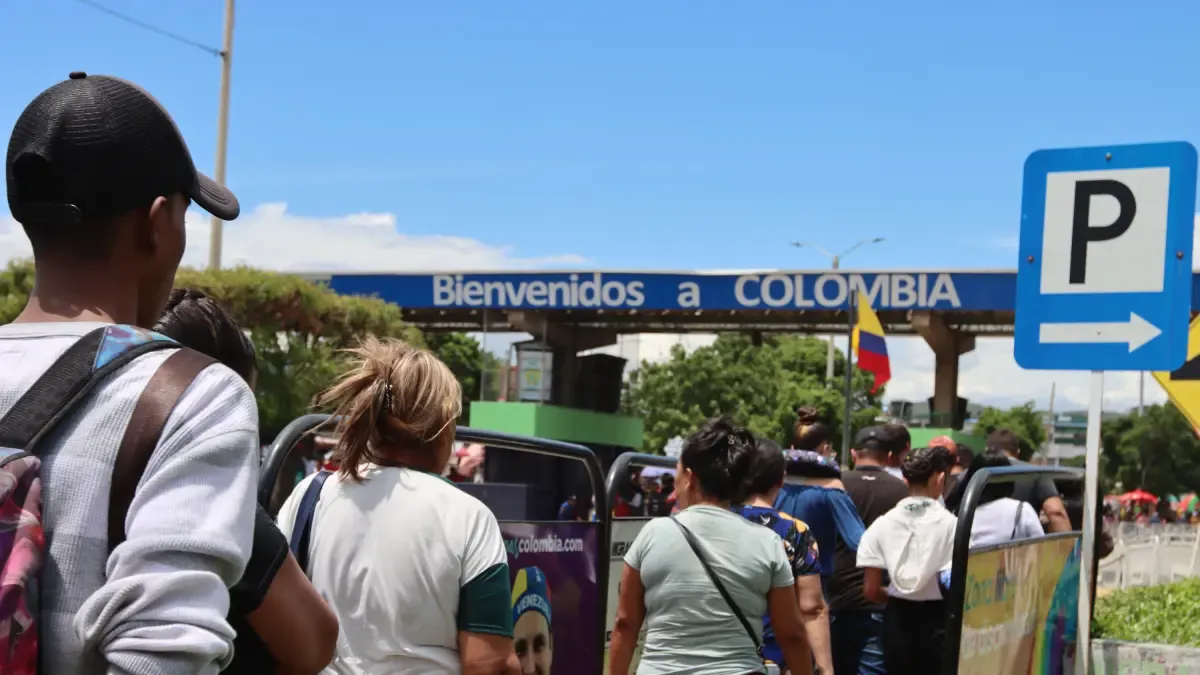 Transportadores deben reprogramar despachos: Colombia cierra todas sus fronteras 36 horas por elecciones

La medida afecta todos los cruces autorizados por tierra y ríos durante la jornada electoral desde el sábado.

Detalles ⬇️