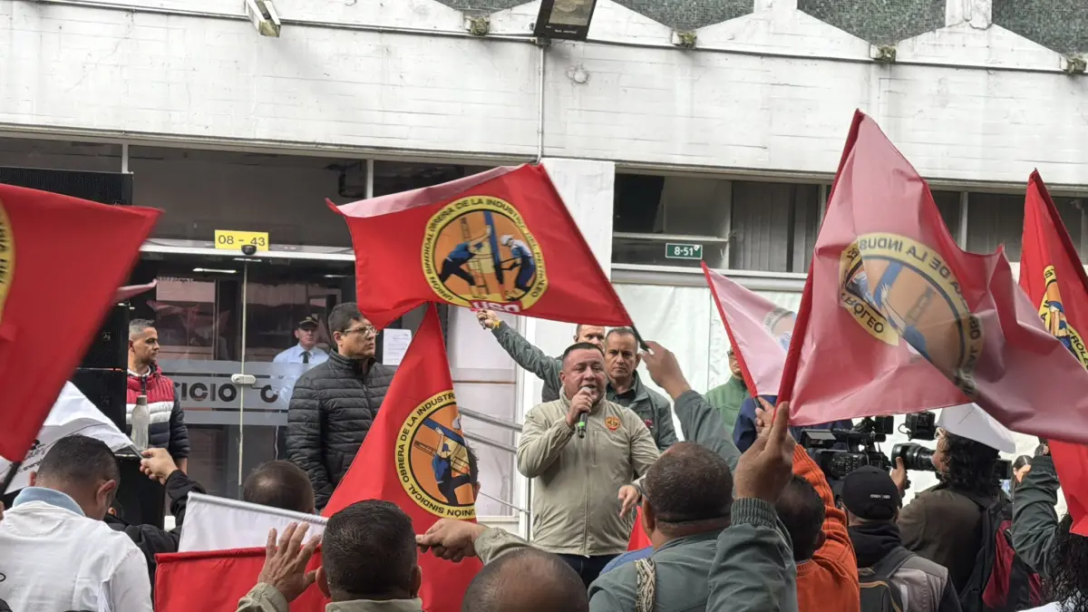 La USO (@usofrenteobrero) anunció que no votará por Iván Cepeda (@ivancepedacast) y pidió mantener exploración petrolera

El sindicato señaló que esto es clave para el sostenimiento de Ecopetrol (@ecopetrol). 

Detalles ⬇️