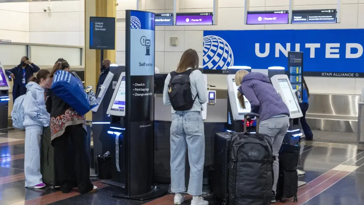 Vuelo de United regresó desde el Atlántico tras alerta causada por un dispositivo Bluetooth llamado “BOMBA”

El vuelo volvió a Newark tras una alerta provocada por un adolescente y un dispositivo Bluetooth.

Detalles ⬇️