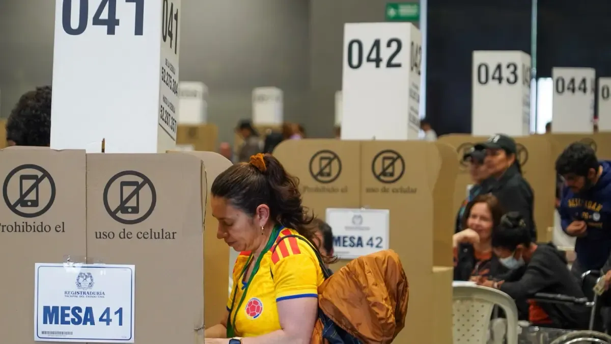 Empresarios advierten que cuestionamiento del Gobierno al sistema electoral afectaría la inversión en Colombia

Líderes gremiales piden respetar la voluntad popular tras los resultados de la primera vuelta de las elecciones.

Detalles ⬇️