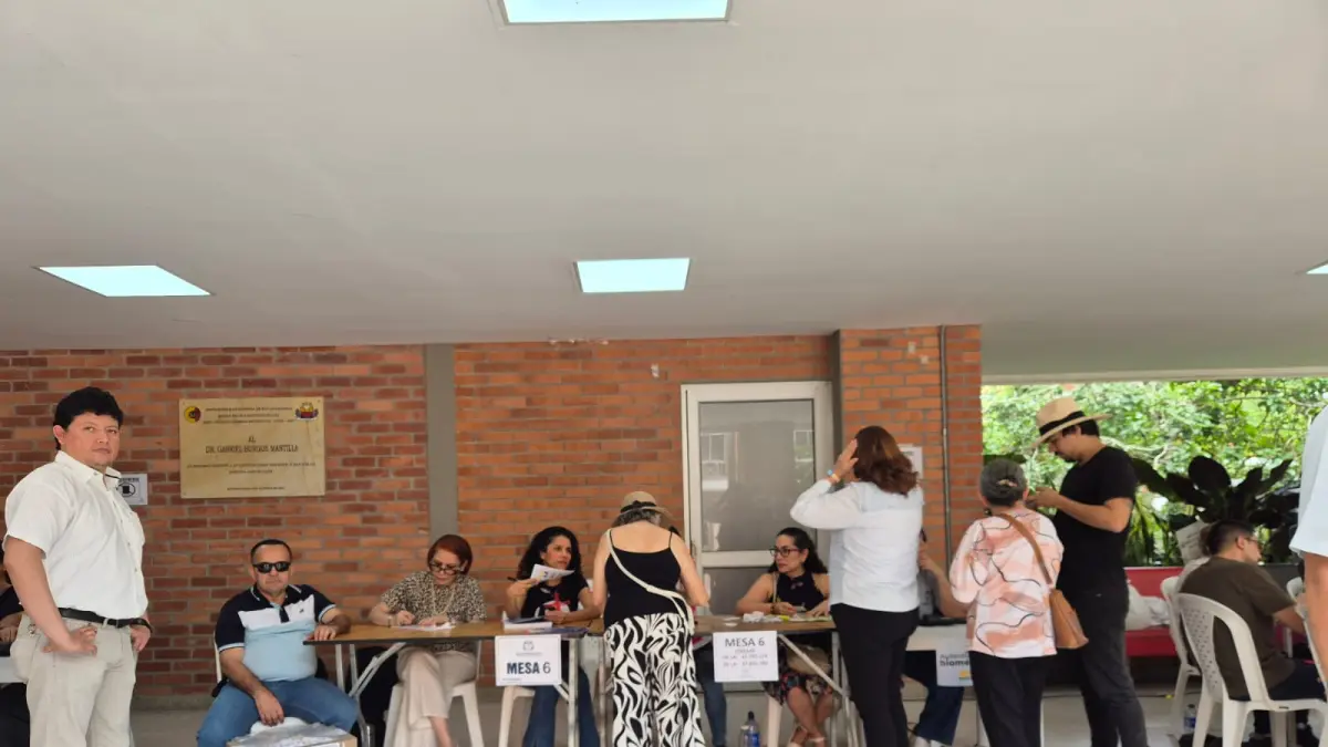 Elecciones en Colombia y Perú: por qué uno entrega resultado