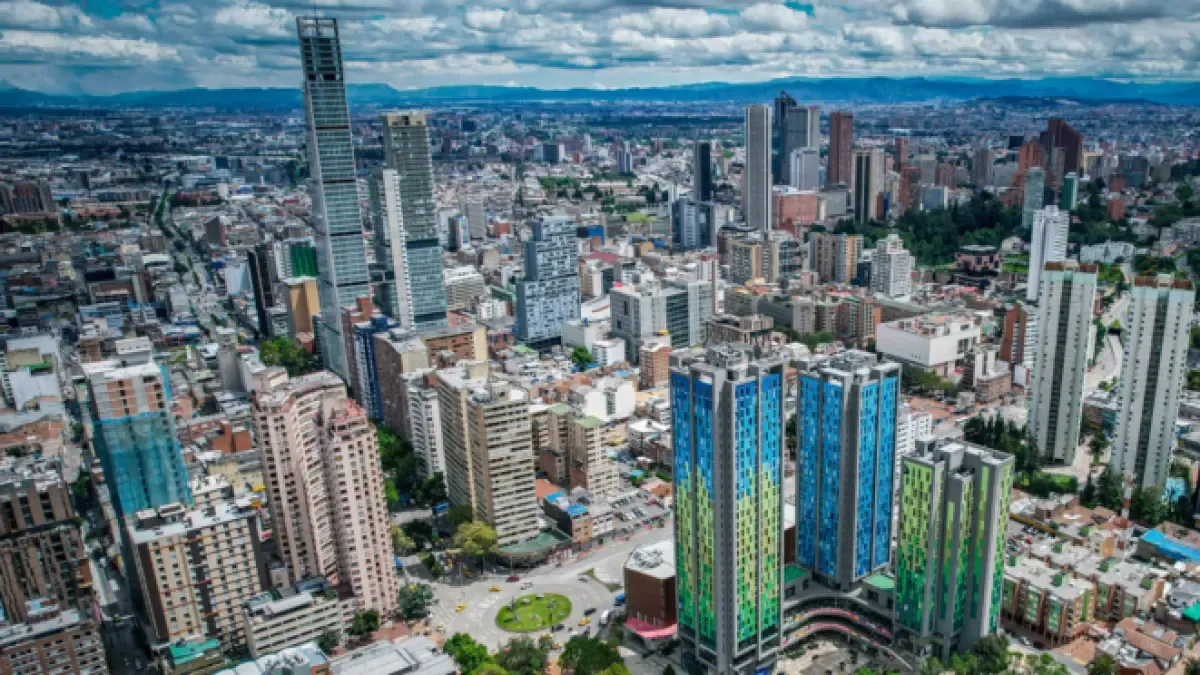 Bogotá se posicionó como la quinta mejor ciudad de América Latina, según ranking global de Oxford Economics (@OxfordEconomics)

La capital destaca en capital humano, aunque cae en calidad de vida, medioambiente y gobernanza urbana.

Detalles ⬇️