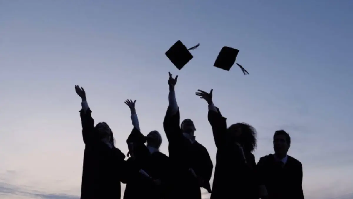Cover image for ¿Estudiar una carrera universitaria realmente me mejorará mis ingresos? Esto dice la OEI