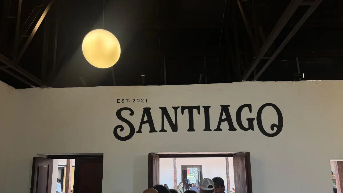 El jefe que cambió las nubes por el fuego de las ‘Santiago Smashed Burgers’