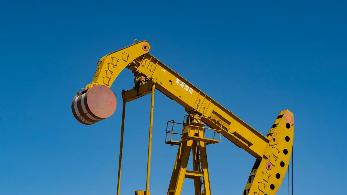 El petróleo modera su alza tras retiro del peaje planteado por Trump