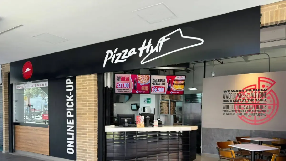 La mala hora de Pizza Hut: cómo está marca icónica fue vendida tras perder el pulso contra apps de domicilios