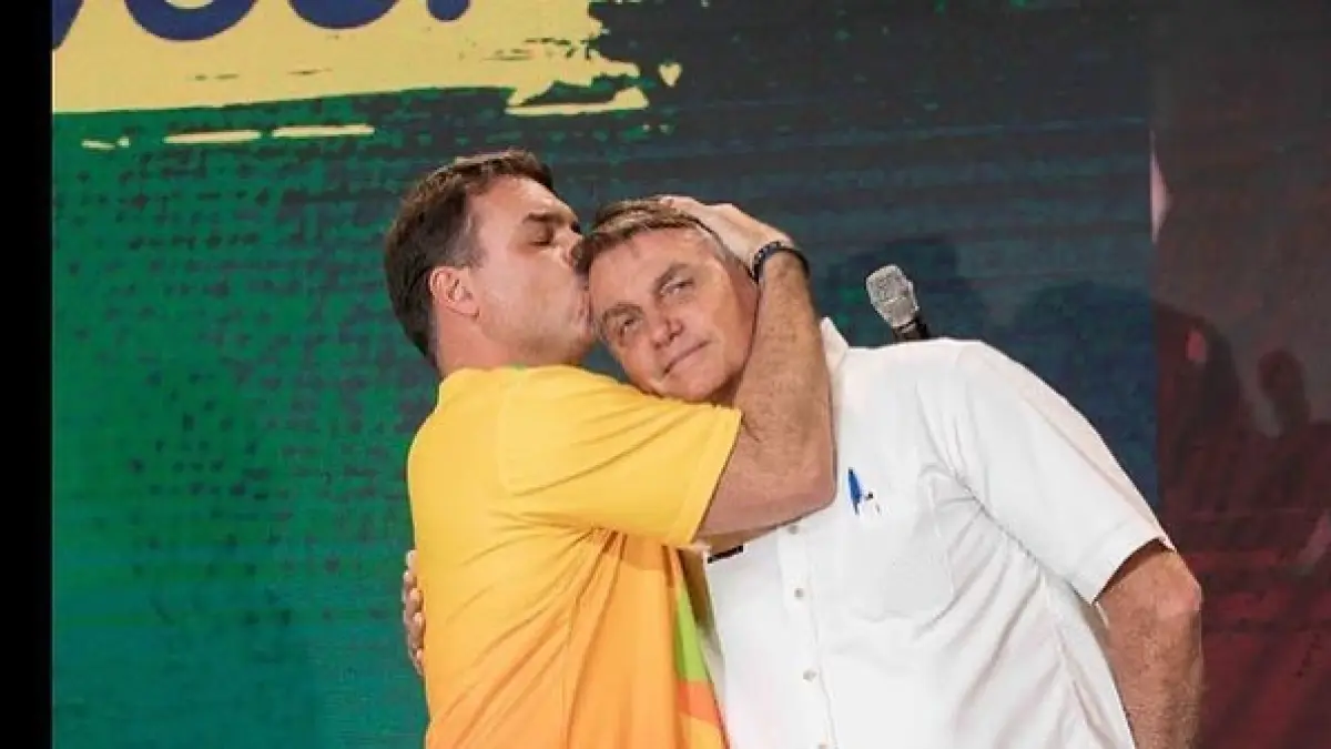 Partido de Jair Bolsonaro proclama a su hijo, Flávio Bolsonaro, como candidato presidencial de Brasil