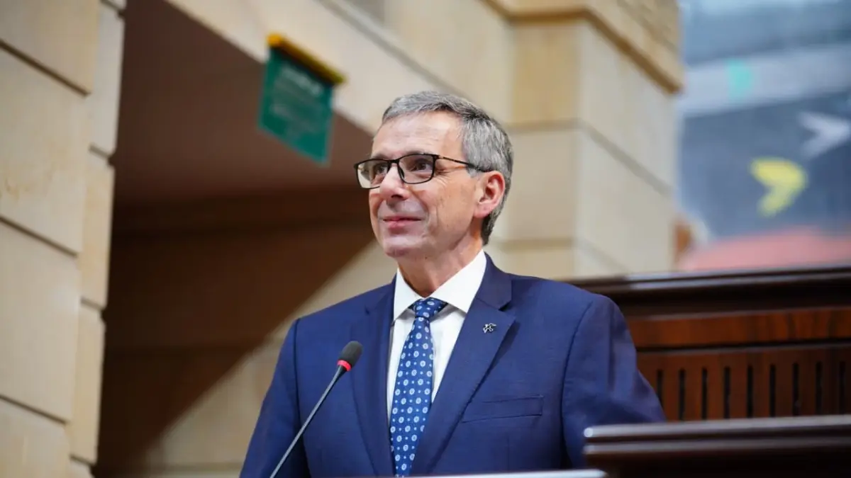 Mientras Minhacienda habla de recesión y pide aprobar el Presupuesto 2027, el Emisor le da espaldarazo condicionado