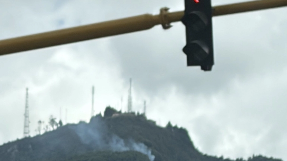 El Niño llega a Bogotá: incendio en los cerros, sector Las Moyas, moviliza 20 bomberos, 6 vehículos y drones