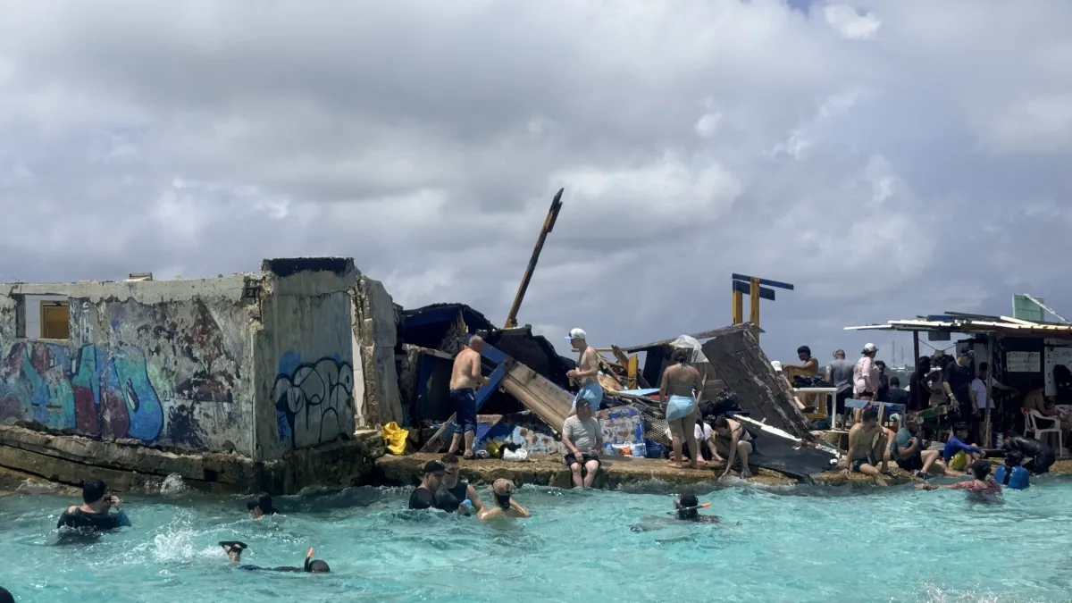 El Acuario de San Andrés, sin puente y con casetas demolidas: la otra cara del paraíso del que dependen familias