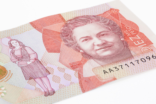 Billetes de Colombia: ¿cómo se eligen los personajes qué aparecen en ellos?