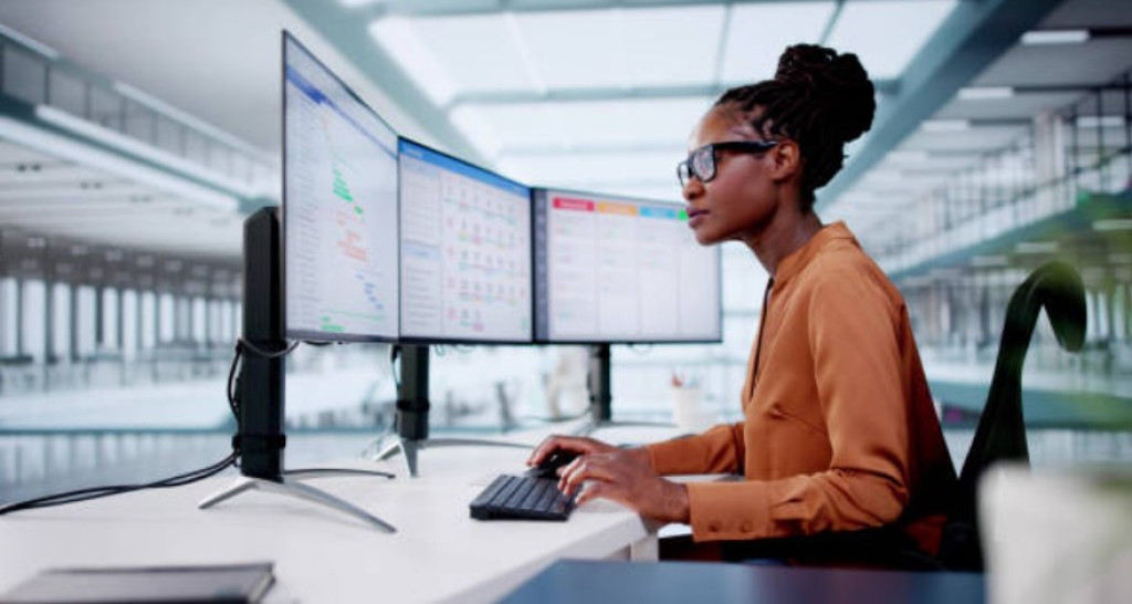 Las carreras con más demanda laboral en Colombia para 2025, según Eseit