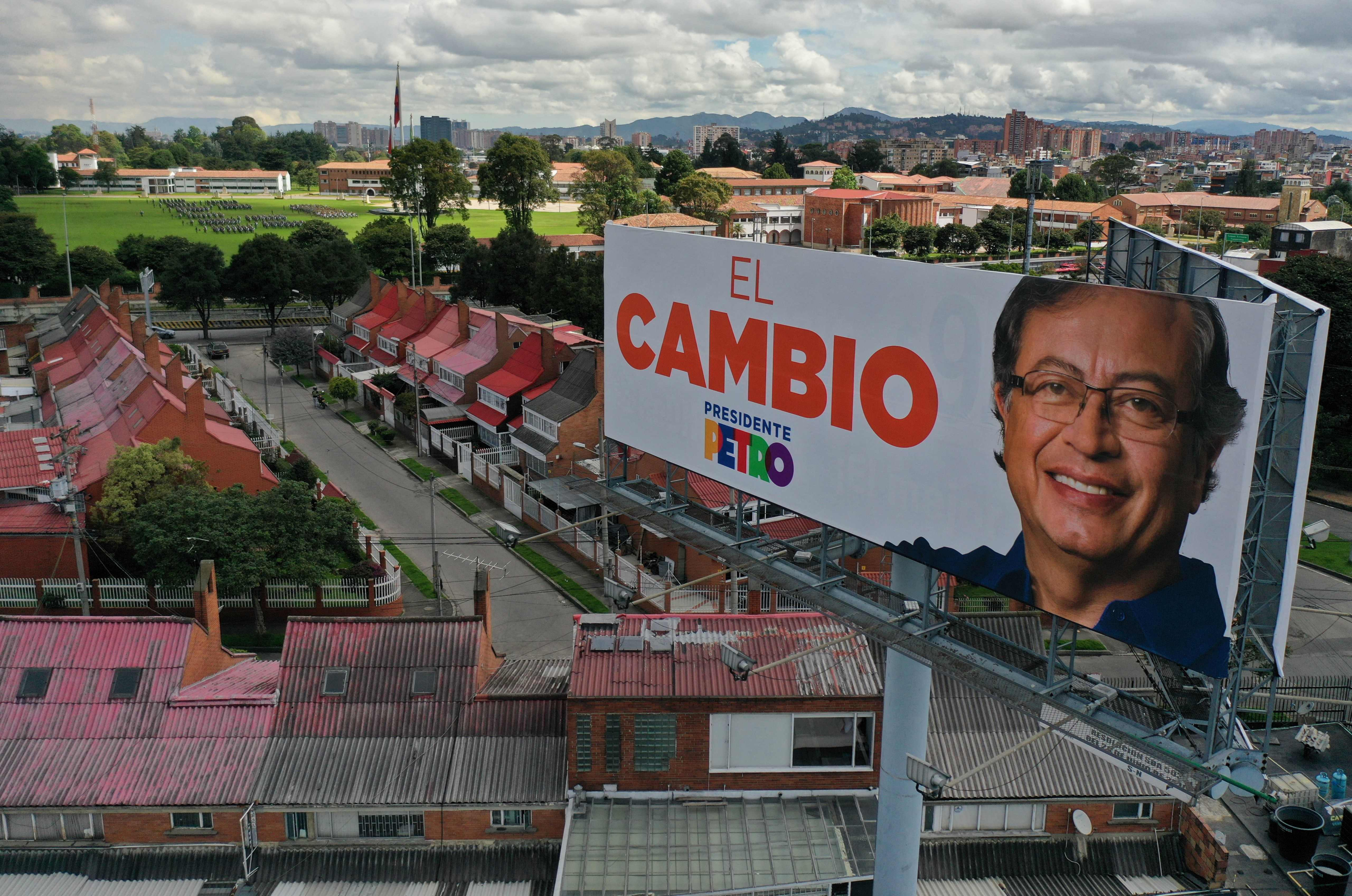 Valla de la campaña Petro Presidente.