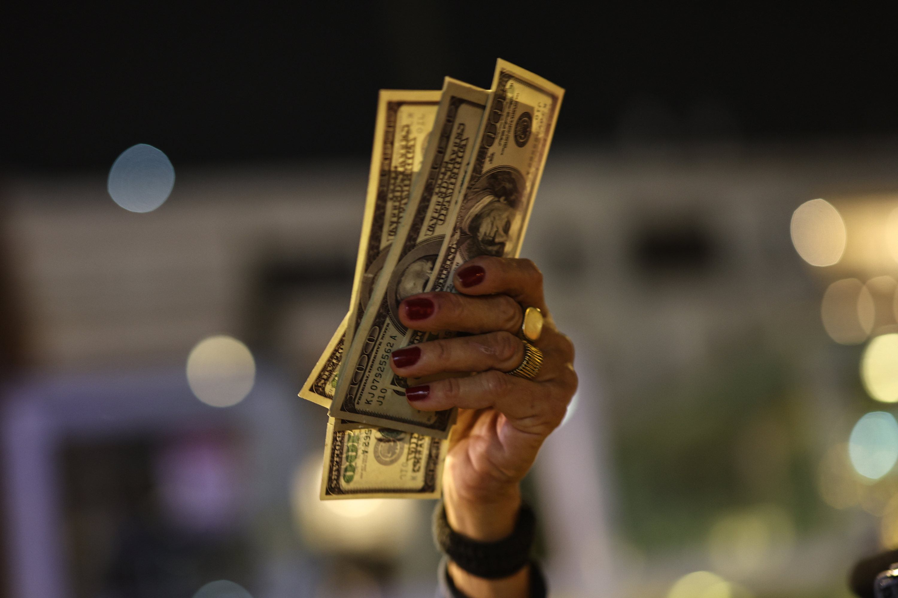 El dólar en Colombia está cerrando el año por menos de los 4.000 pesos.