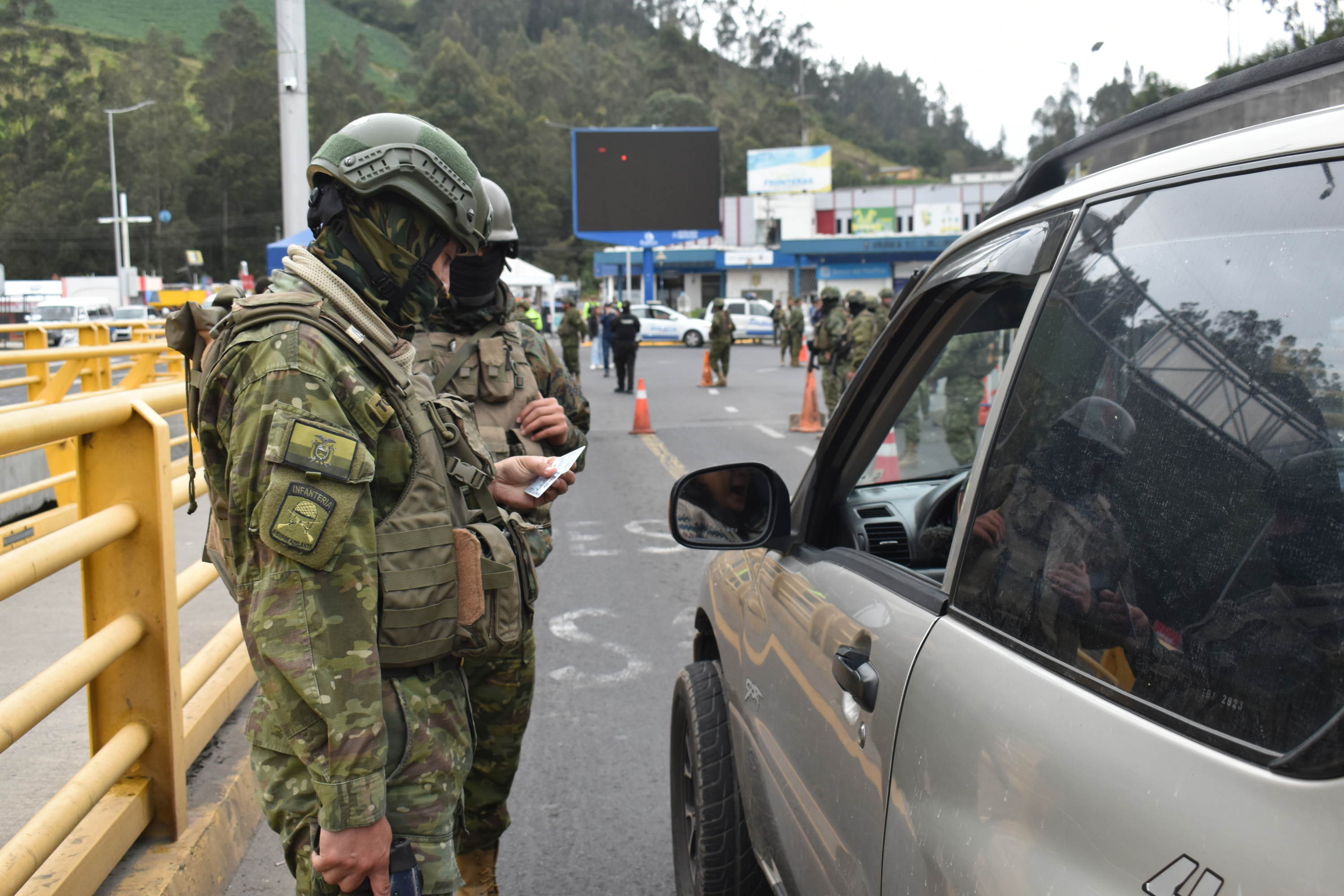 Controles de seguridad en la frontera con Ecuador.