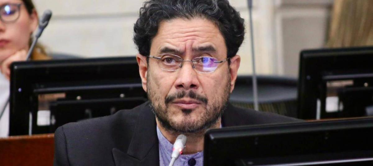 Iván Cepeda presentó plan de choque para atender crisis de la salud ...
