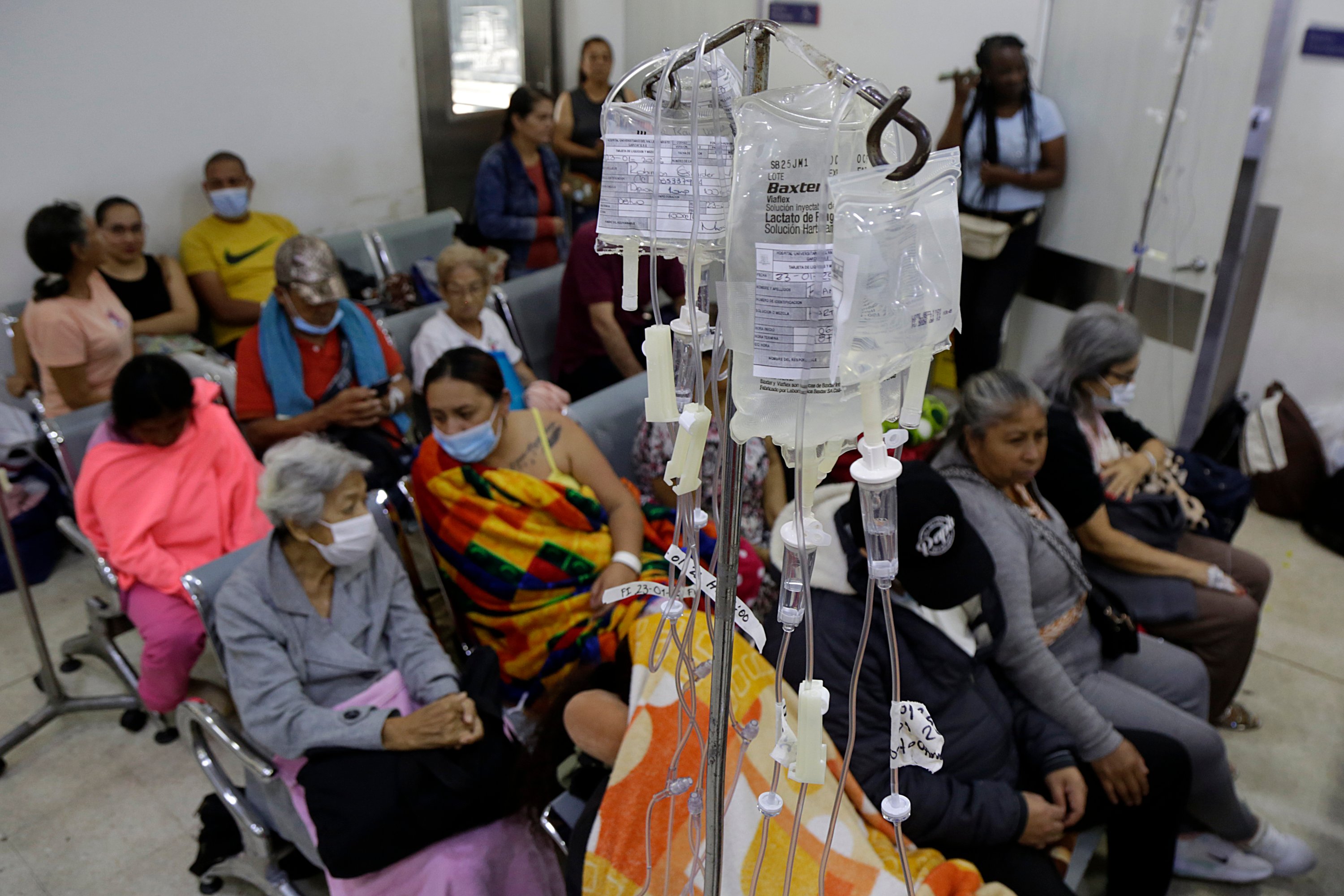 Iván Cepeda presentó plan de choque para atender crisis de la salud ...