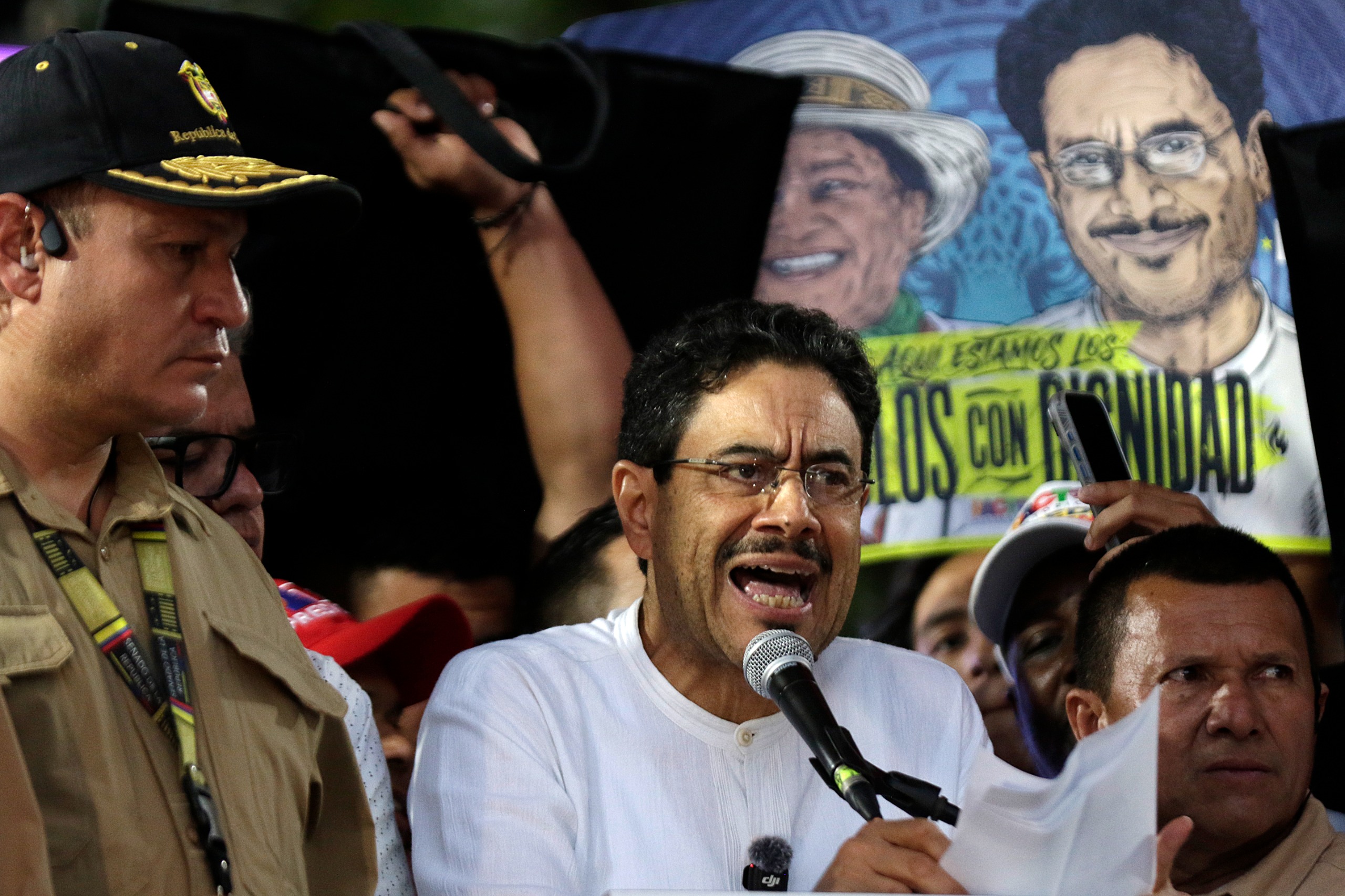 Crisis de salud en Colombia: Cepeda culpa a la privatización y anuncia ...