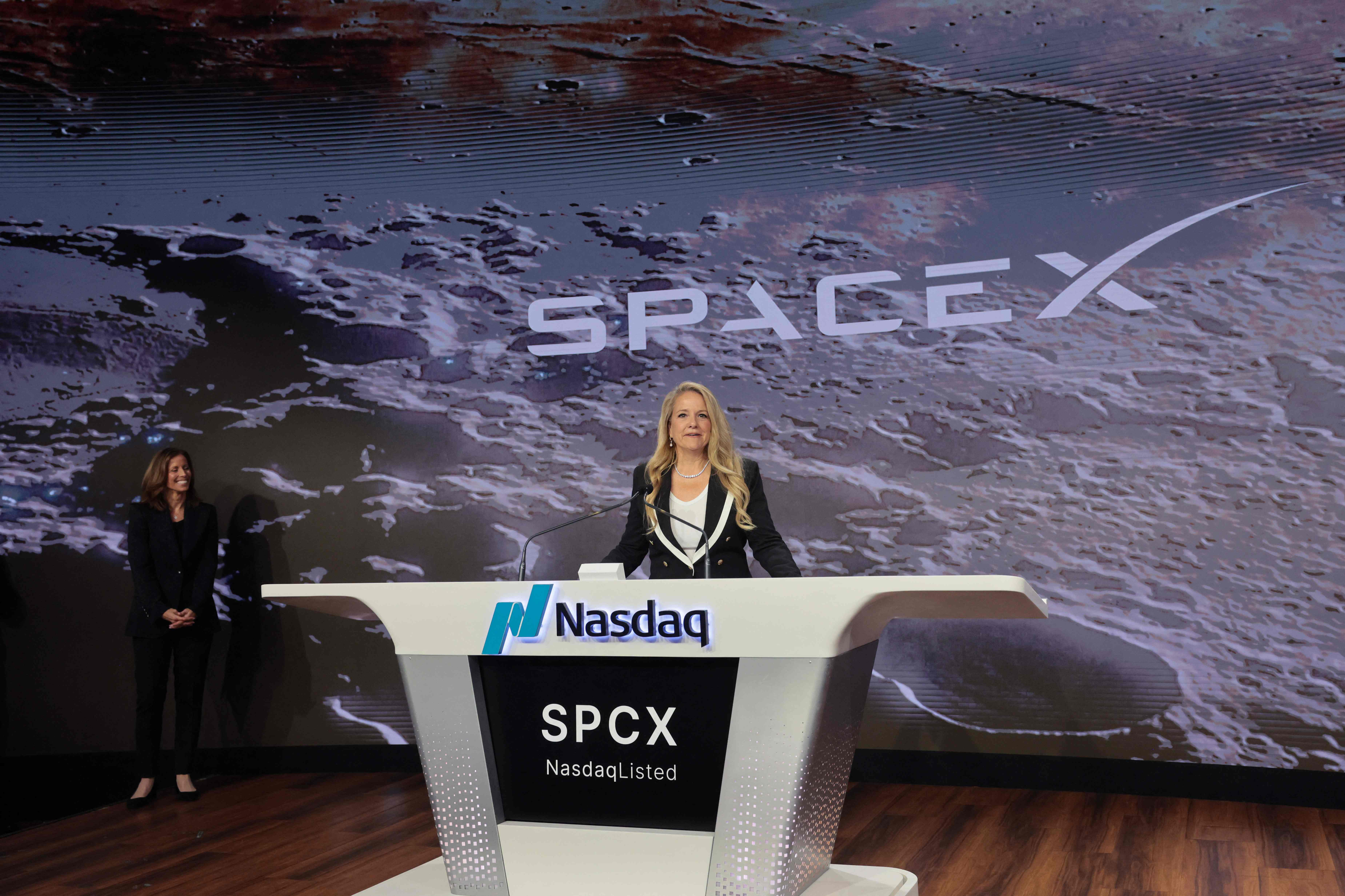 SpaceX debuta en bolsa con una valoración récord y pone a prueba el ...